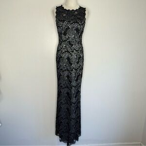 Adrianna Papell Black Sleeveless Crew Neck Maxi Gown